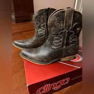 Dingo Taupe Heeled Boots